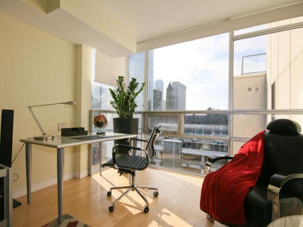 Yonge Suites Furnished Apartments : photo 6 de la chambre suite de grand standing de luxe