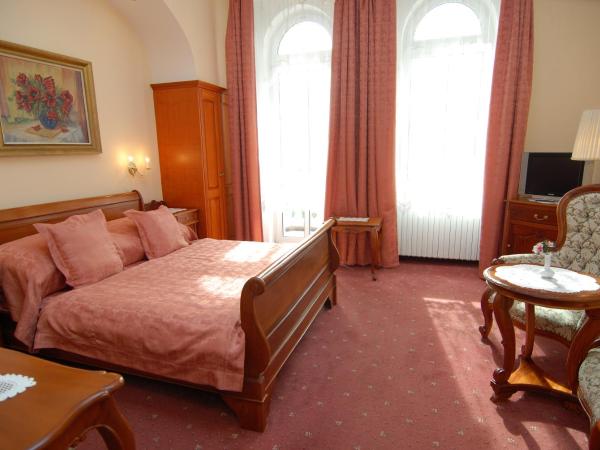 Hotel Opera : photo 2 de la chambre chambre triple