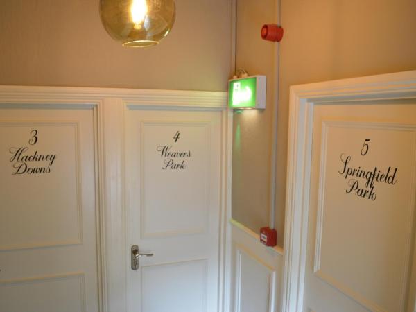 The Crown Pub & Guesthouse : photo 2 de la chambre chambre simple avec salle de bains privative