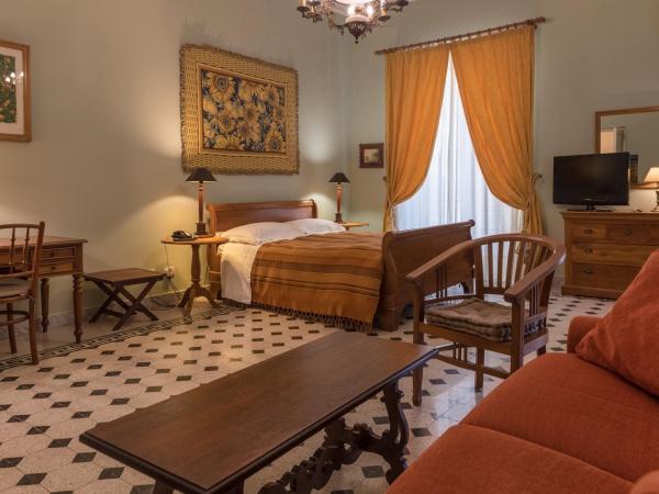 palazzo pantaleo : photo 3 de la chambre chambre familiale avec balcon