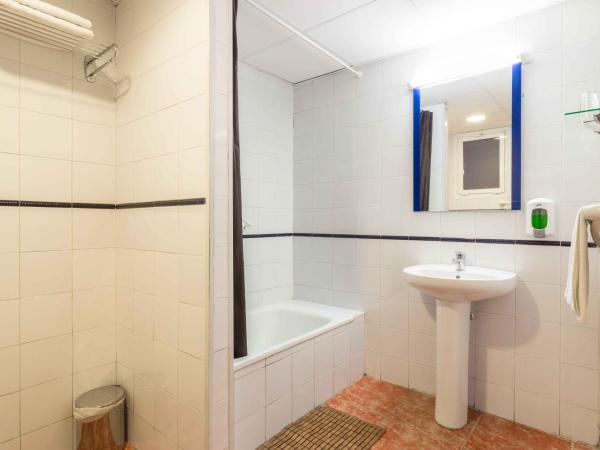 Hostal Jentoft : photo 2 de la chambre chambre standard lit queen-size