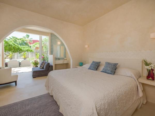 Casa Coco by Coco B Isla : photo 3 de la chambre suite lit king-size - vue sur piscine