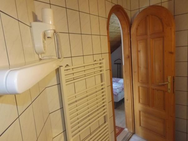 Hévízi fecskefészek : photo 4 de la chambre appartement