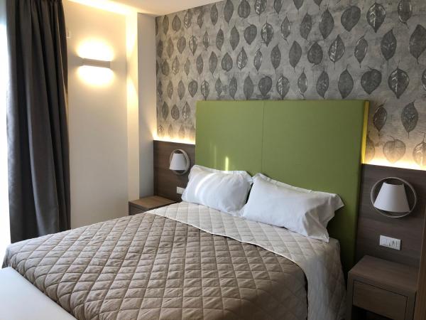 Hotel Iris ***S : photo 1 de la chambre suite junior avec terrasse