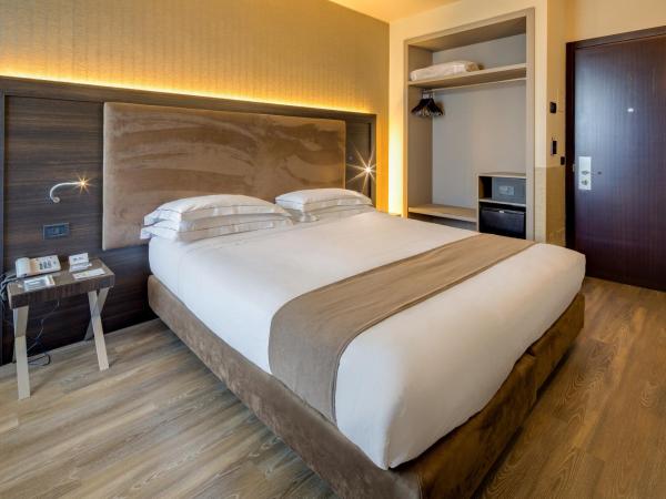Best Western Plus Hotel Farnese : photo 6 de la chambre chambre lit queen-size supérieure avec balcon