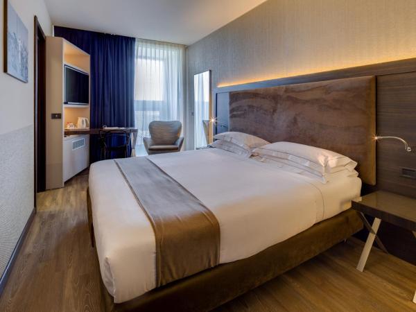 Best Western Plus Hotel Farnese : photo 5 de la chambre chambre lit queen-size supérieure avec balcon