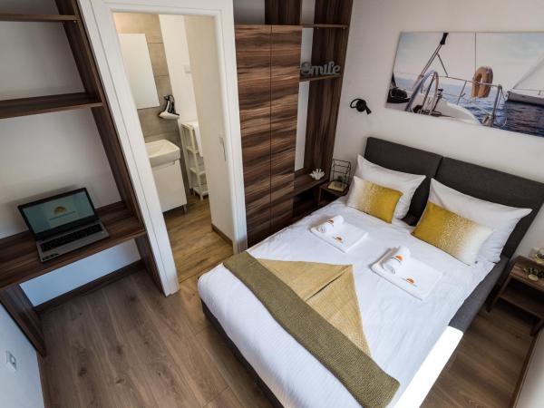 Croatia Camp Mobile Homes Vodice : photo 4 de la chambre mobile home 2 chambres confort avec terrasse