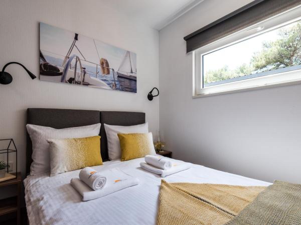 Croatia Camp Mobile Homes Vodice : photo 4 de la chambre mobile home 2 chambres avec terrasse