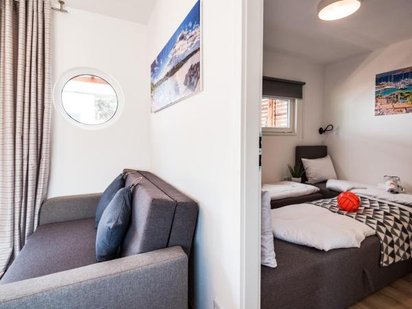 Croatia Camp Mobile Homes Vodice : photo 5 de la chambre mobile home 2 chambres confort avec terrasse