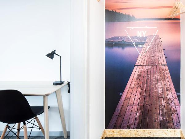 Norrland YMCA Hostel Umeå : photo 7 de la chambre chambre lits jumeaux avec salle de bains commune