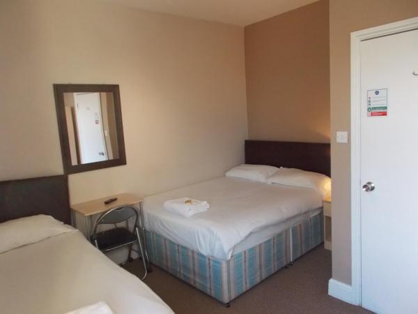 Hotel Citystay : photo 4 de la chambre chambre triple avec salle de bains privative