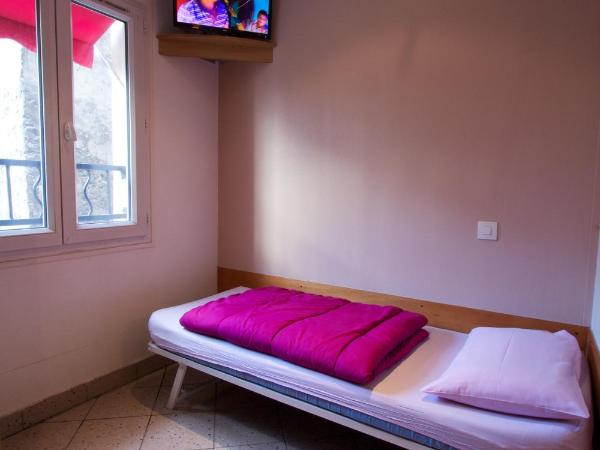 Bastille Hostel : photo 1 de la chambre chambre simple avec salle de bains commune