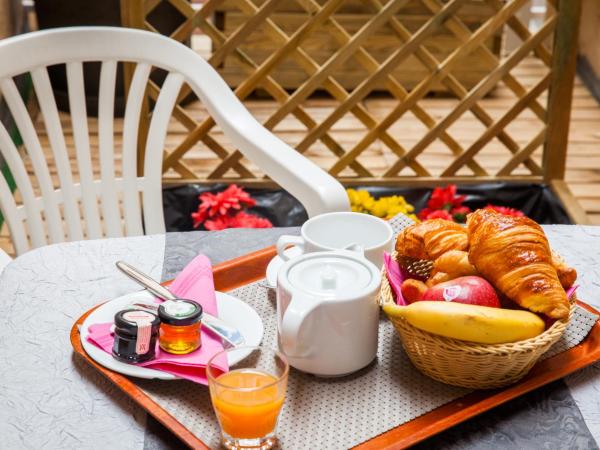Hotel Cannes Croisette : photo 3 de la chambre chambre double confort avec balcon
