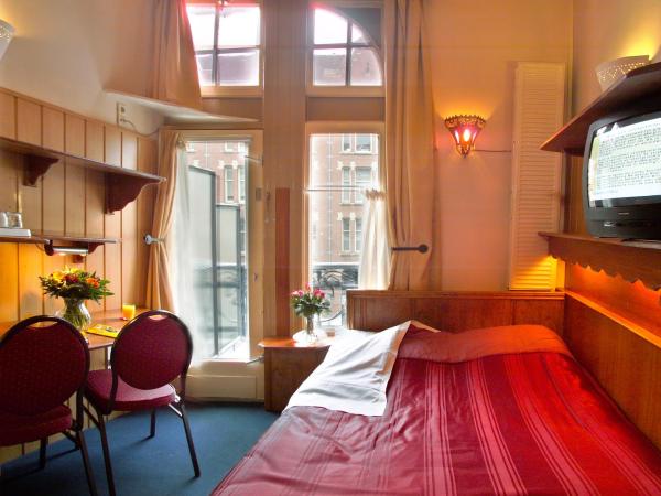 Nadia Hotel : photo 1 de la chambre chambre double avec balcon