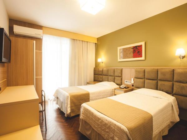 Curitiba Palace Hotel : photo 3 de la chambre chambre quadruple avec 4 lits simples