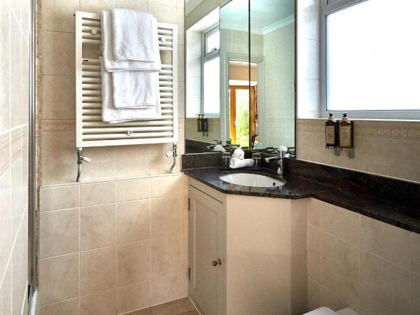 Dorian House Boutique B&B - Free Parking! : photo 2 de la chambre chambre double supérieure lit king-size 