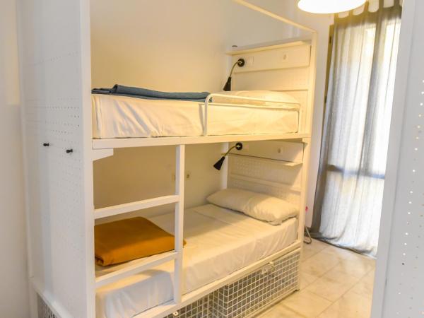 Feel Hostels Soho Malaga : photo 1 de la chambre lit dans dortoir mixte de 6 lits