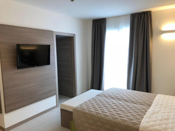 Hotel Iris ***S : photo 3 de la chambre suite junior avec terrasse