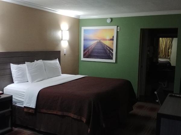 Days Inn by Wyndham Houston East : photo 1 de la chambre chambre lit king-size - non-fumeurs