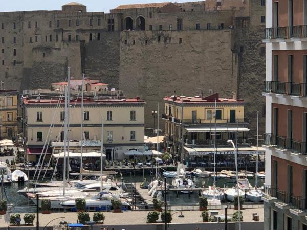 Le Mummarelle Napoli : photo 4 de la chambre superior king room – via santa lucia 133