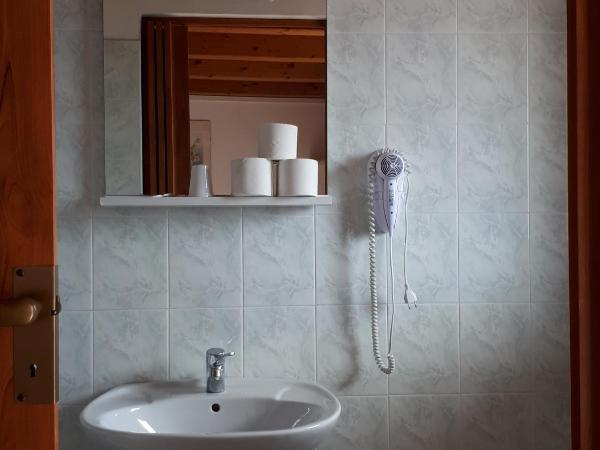 Hotel Villa Dina : photo 3 de la chambre chambre double ou lits jumeaux