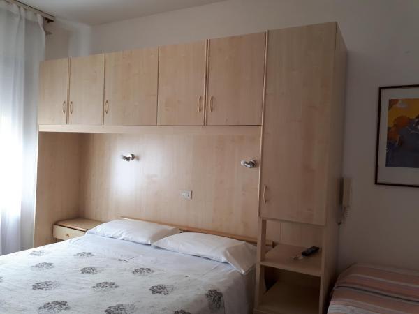 Hotel Villa Dina : photo 4 de la chambre chambre quadruple standard