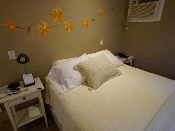 Villa Brasil Motel : photo 10 de la chambre chambre double deluxe avec lit d'appoint