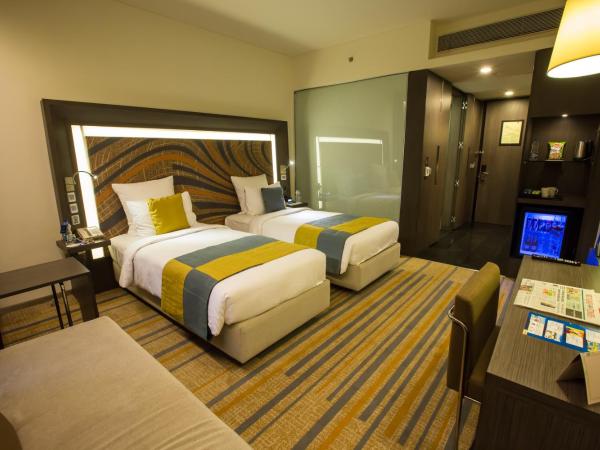 Novotel Kolkata Hotel and Residences : photo 3 de la chambre superior twin room -  - enjoy unlimited drinks between 6-8 pm (house brands only), snacks (chef’s special), choice of cocktails/mocktails at an additional cost of inr 1500 + tax per person