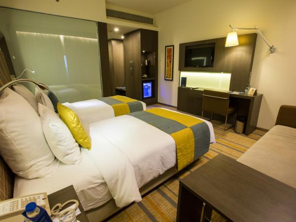 Novotel Kolkata Hotel and Residences : photo 2 de la chambre superior twin room -  - enjoy unlimited drinks between 6-8 pm (house brands only), snacks (chef’s special), choice of cocktails/mocktails at an additional cost of inr 1500 + tax per person