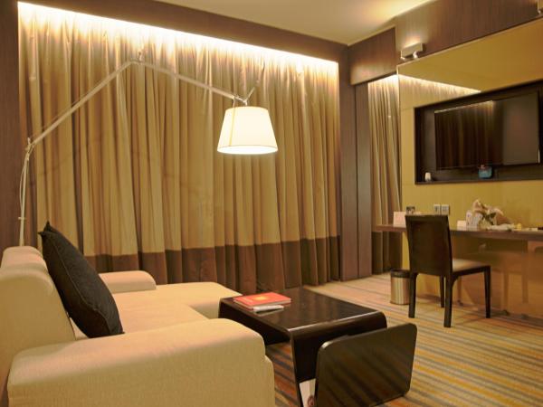 Novotel Kolkata Hotel and Residences : photo 3 de la chambre suite avec accès au salon premier - navette aéroport - blanchisserie