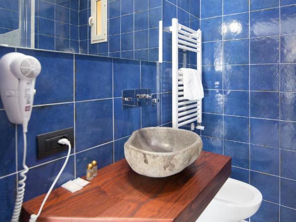 Palazzo Doria d'Angri Suites : photo 4 de la chambre chambre double avec balcon