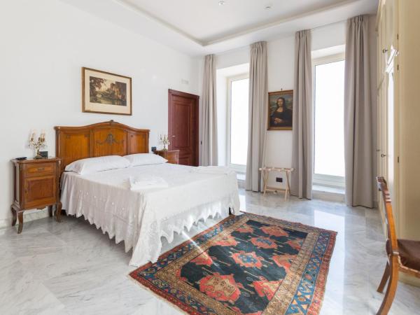 Palazzo Doria d'Angri Suites : photo 1 de la chambre chambre double avec balcon