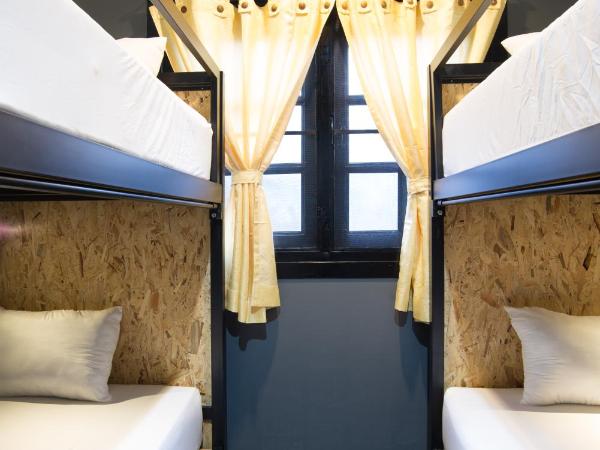 Sawatdee Guesthouse the Original : photo 1 de la chambre chambre quadruple avec salle de bains commune