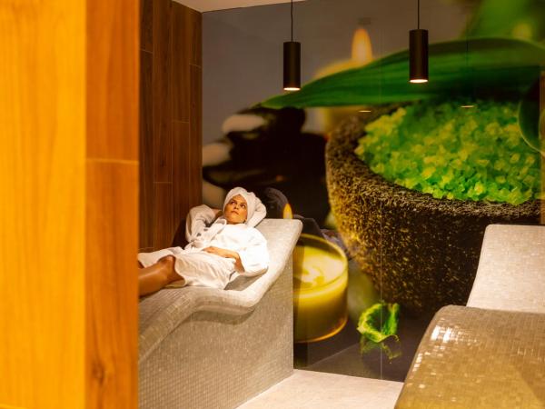 Hotel Park Makarska : photo 3 de la chambre offre spéciale - chambre double avec demi-pension, massage et bouteille de vin