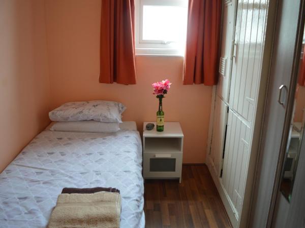 Library View Villa Holiday Home : photo 9 de la chambre chambre simple standard avec salle de bains commune