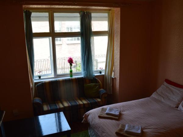 Library View Villa Holiday Home : photo 10 de la chambre chambre double standard avec salle de bains commune