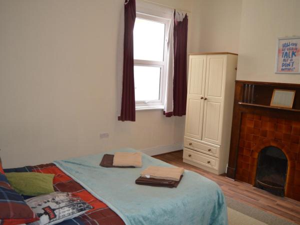 Library View Villa Holiday Home : photo 10 de la chambre chambre double standard avec salle de bains commune