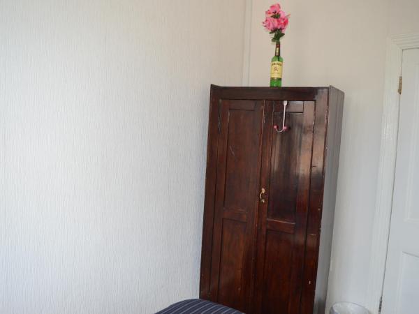 Library View Villa Holiday Home : photo 7 de la chambre chambre double standard avec salle de bains commune