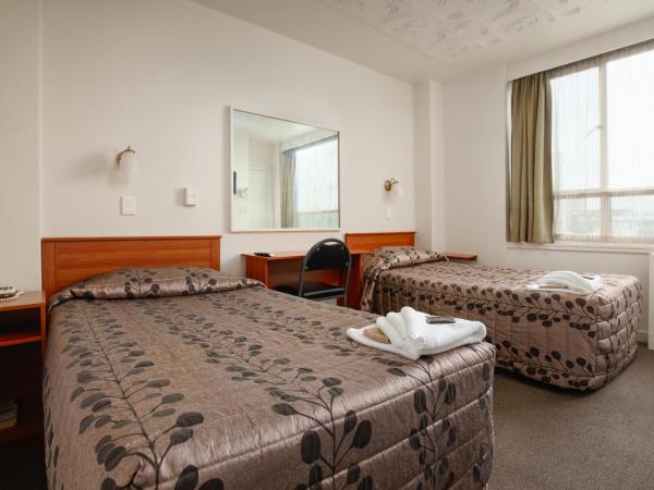 Kiwi International Hotel : photo 4 de la chambre chambre lits jumeaux avec salle de bains