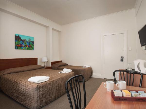Kiwi International Hotel : photo 3 de la chambre chambre familiale avec salle de bains