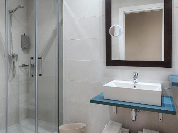 Opera House Valencia B&B : photo 6 de la chambre chambre double - vue sur piscine