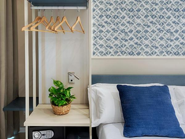 Opera House Valencia B&B : photo 2 de la chambre chambre double - vue sur piscine