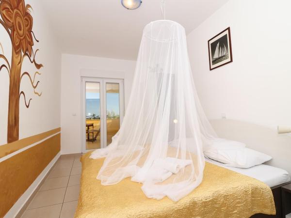 Villa Monsena : photo 1 de la chambre appartement 1 chambre confort avec vue sur la mer 
