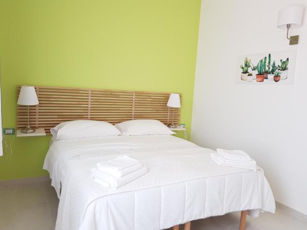 Resort Villa Isola B&B : photo 10 de la chambre chambre double ou lits jumeaux - vue sur piscine