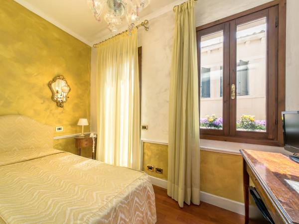 Hotel Pantalon : photo 3 de la chambre chambre simple