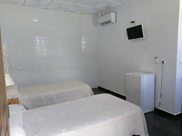 Alojamiento Jose Carlos : photo 2 de la chambre chambre lits jumeaux pour personnes à mobilité réduite