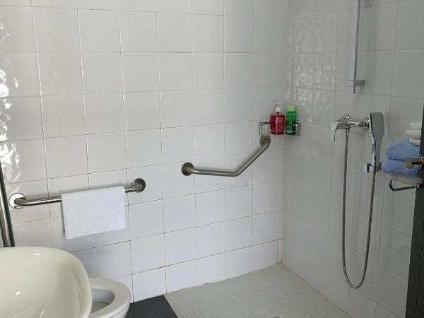 Alojamiento Jose Carlos : photo 7 de la chambre chambre lits jumeaux pour personnes à mobilité réduite