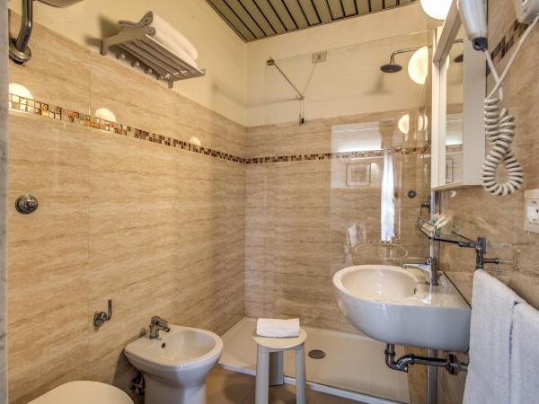 Hotel Delle Nazioni : photo 1 de la chambre chambre triple