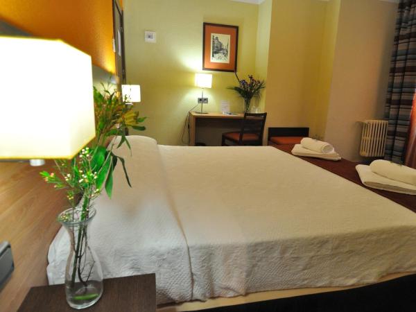 Hostal Ballesta : photo 1 de la chambre chambre double ou lits jumeaux