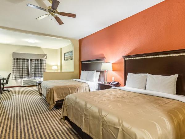 Quality Suites North Houston - Spring : photo 4 de la chambre suite avec 2 lits queen-size - non-fumeurs